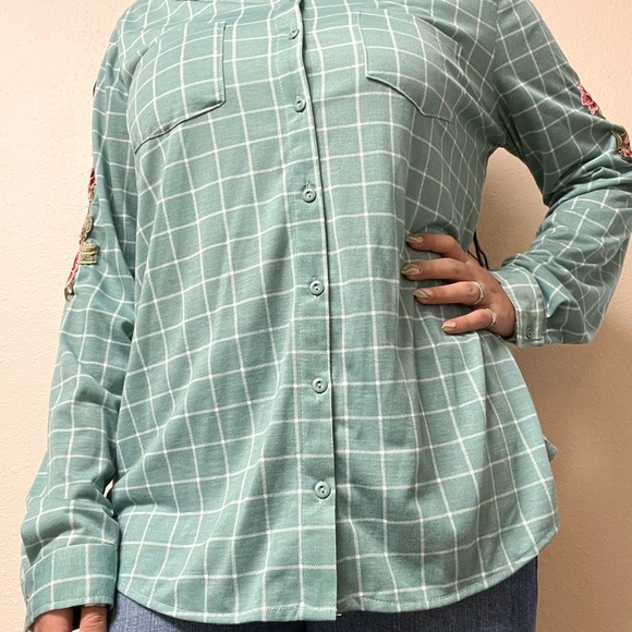 Rue21 Tops - Rue 21 Seafoam green & white flannel
